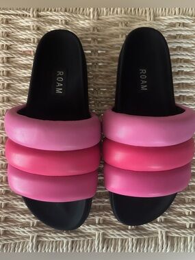 ROAM Pink Puffy Slides Padded Sandals Statement Comfort Slip on Vacation Shoe
